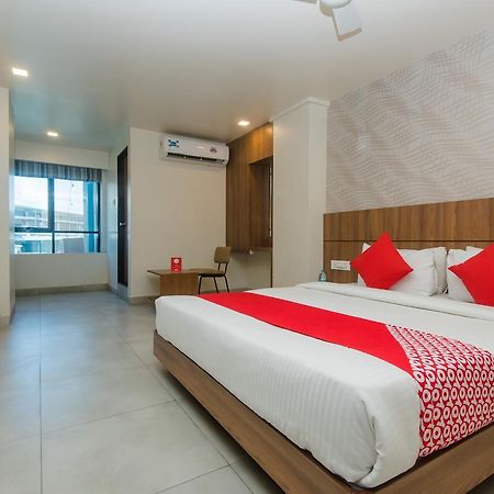 Oyo 13857 Hotel Imperial Umele Ngoại thất bức ảnh