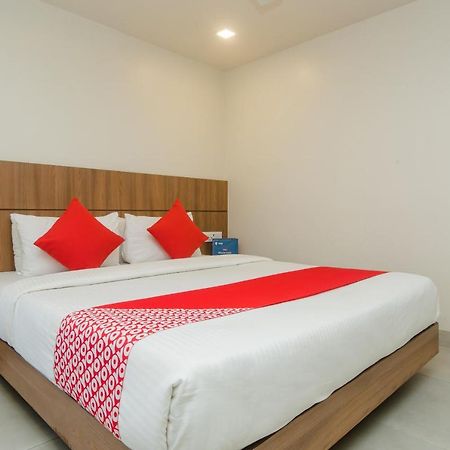 Oyo 13857 Hotel Imperial Umele Ngoại thất bức ảnh