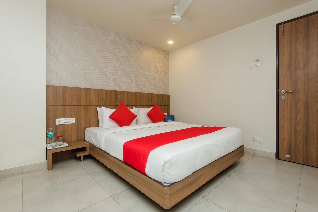 Oyo 13857 Hotel Imperial Umele Ngoại thất bức ảnh