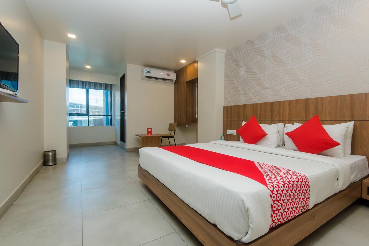 Oyo 13857 Hotel Imperial Umele Ngoại thất bức ảnh