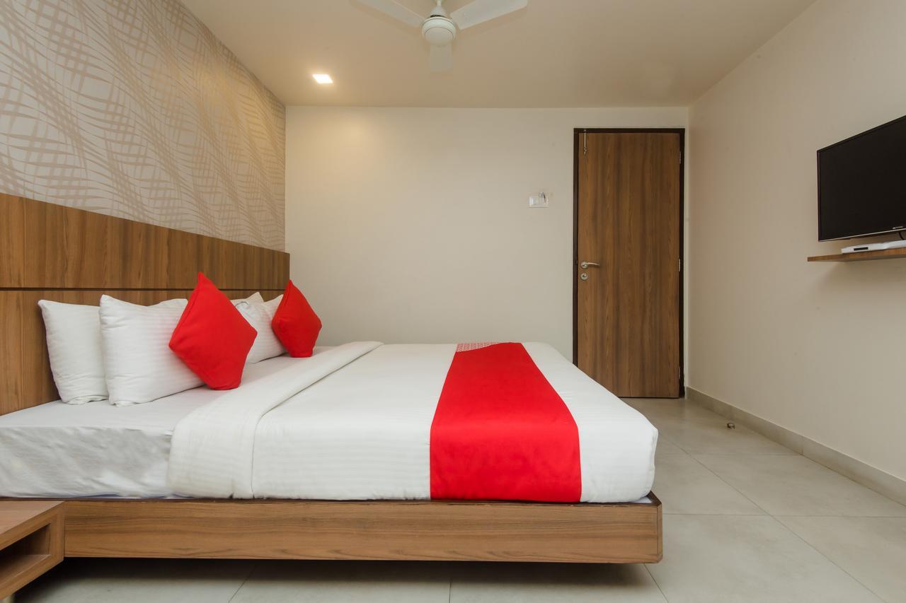 Oyo 13857 Hotel Imperial Umele Ngoại thất bức ảnh