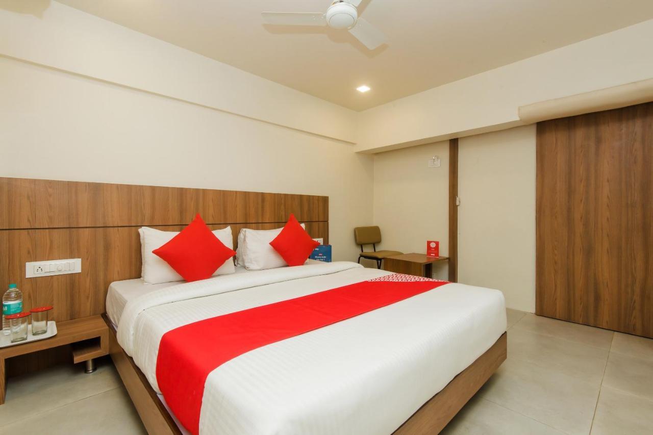Oyo 13857 Hotel Imperial Umele Ngoại thất bức ảnh